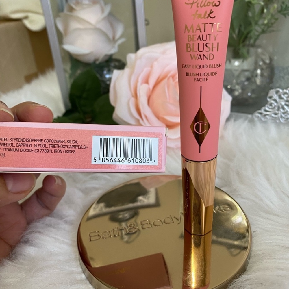 Charlotte Tilbury Matte Beauty Blush Wand - # Pillow
Talk Pink Pop 12ml - Picture 3 of 3